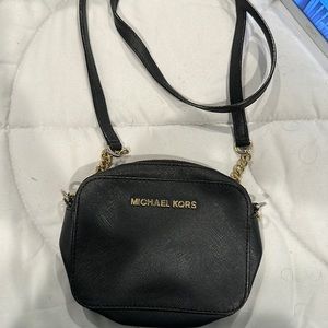 Michael Kors Crossbody Bag. Black. Gold Hardware.